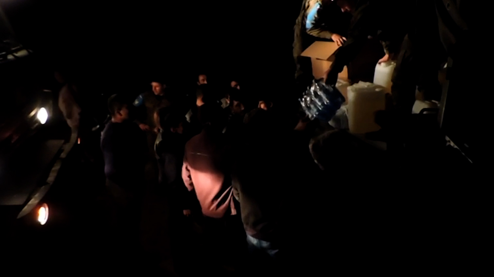 Военнослужащие РМК доставили в Степанакерт 12 тонн гуманитарного груза для мирных жителей НК смотреть онлайн