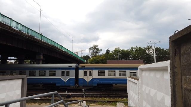 Тепловоз 2М62У-0270 в составе дизель-поезда ДДБ1-017 на станции Витебск смотреть онлайн