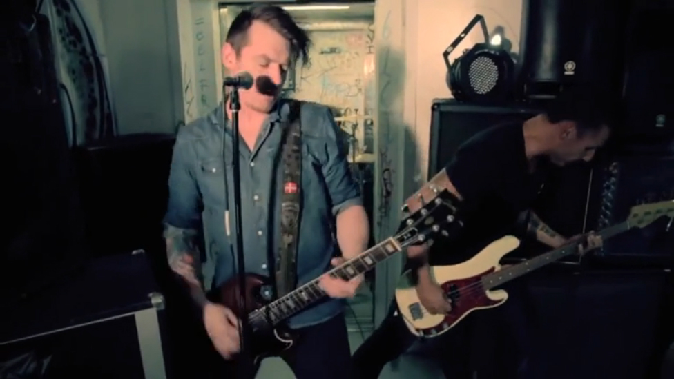 LittleFish - Out of Bounds смотреть онлайн