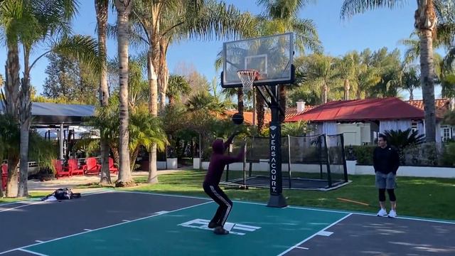 Dunking on a 10'8 Rim смотреть онлайн