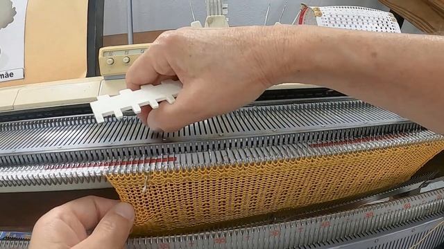 Blusa Decote Reto Feita Em Máquina De Tricô