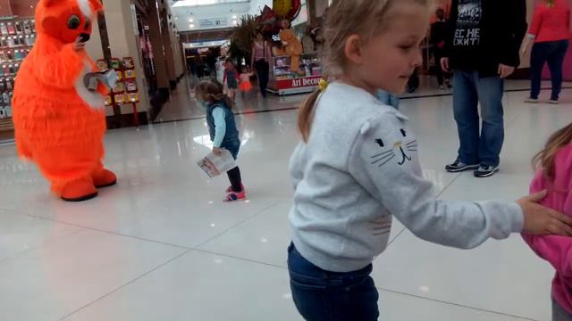 Покупаем жвачки смайлики. М&М лизуны. смотреть онлайн