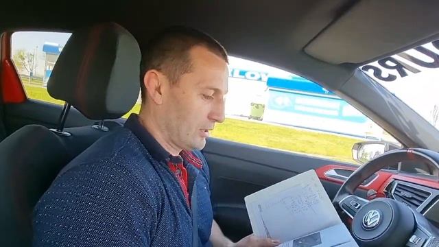 Co trzyma właściciel Polo GTI W schowku ? смотреть онлайн