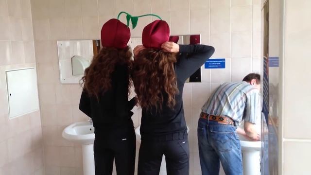 Катя и Волга. Вечерний Ургант Backstage смотреть онлайн