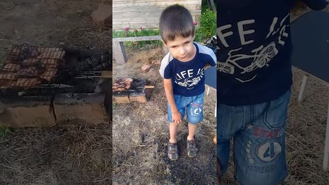 Слепой мальчик любит песни Лепса. смотреть онлайн