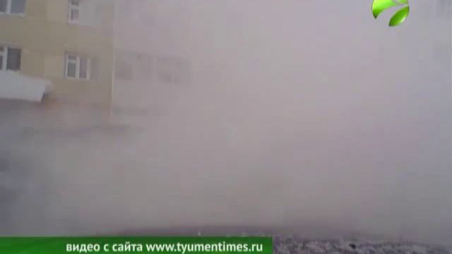 В Новом Уренгое лавина снега, сошедшая с крыши, накрыла мужчину смотреть онлайн