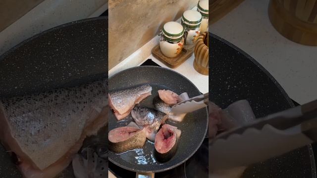 Плов в мультиварке / Жареная рыбка на сковороде ? смотреть онлайн