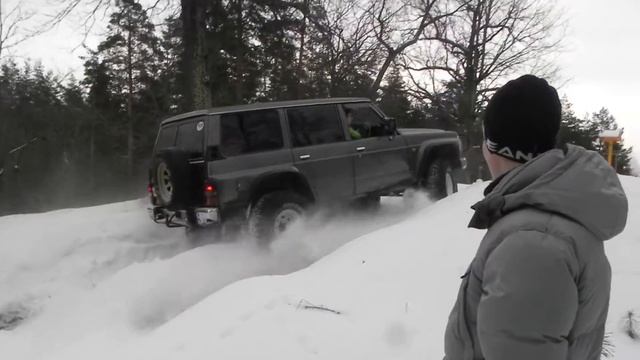 Nissan Safari горка ходом... смотреть онлайн