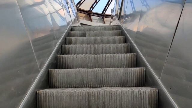 Самый страшный эскалатор) смотреть онлайн