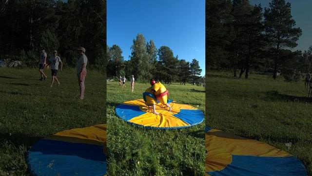 Веселый поединок "сумоистов" смотреть онлайн