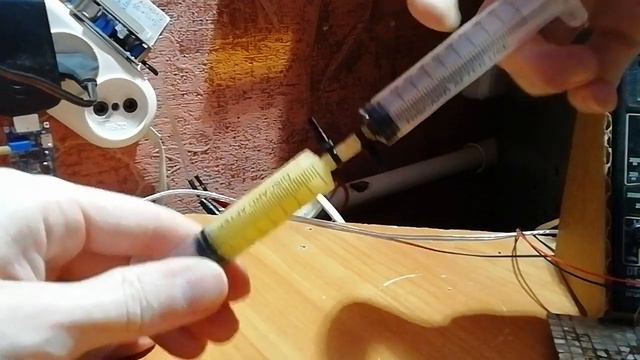 Как точно и без грязи смешать небольшое количество эпоксидки. смотреть онлайн