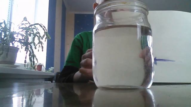 Оптическая иллюзия со стаканом воды]] Optical illusion with a glass of water смотреть онлайн