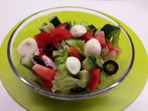 ВКУСНЕЙШИЙ ГРЕЧЕСКИЙ САЛАТ С МОЦАРЕЛЛОЙ!