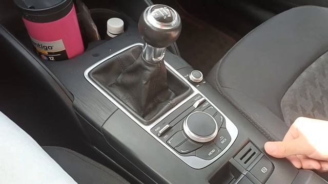 Como usar freno de mano eléctrico y asistente de arranque o Audi Hold Assist en Audi A3 2014 смотреть онлайн