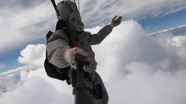 противогаз костюм Л-1 прыжки с парашютом masque gaz Skydiving mask gas hazmat L-1 Olivier KOENIG смотреть онлайн