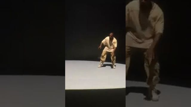 Kanye West Robot Dance: Oaklandish Style смотреть онлайн