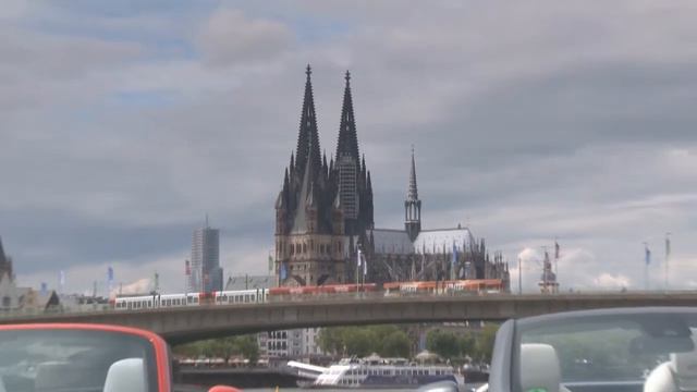 Porsche 911 Carrera Cabriolet und Mercedes SL 500 im Vergleich