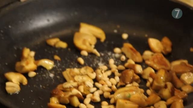 Брускетта с грибами, кедровым орехом и трюфельным маслом смотреть онлайн