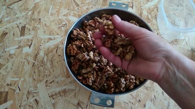 Сухие ядра грецких орехов возвращаются ,,к жизни,, смотреть онлайн