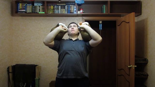 Парный жим гирь весом по 24 кг на мизинцах / Double pinkie press 24 kg смотреть онлайн