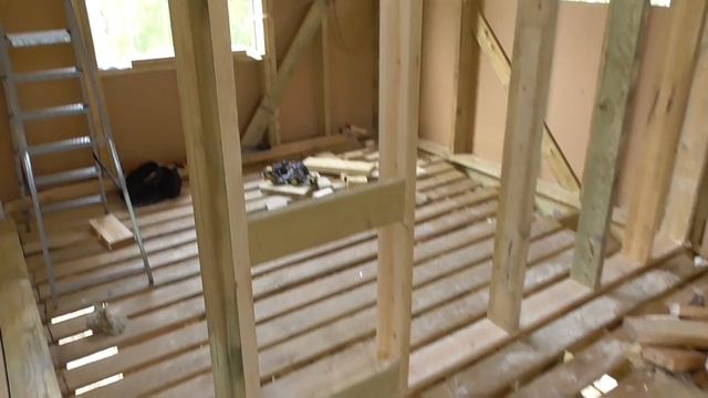 Межкомнатные стены в каркасном доме 10х8. Рахья. День 28. смотреть онлайн