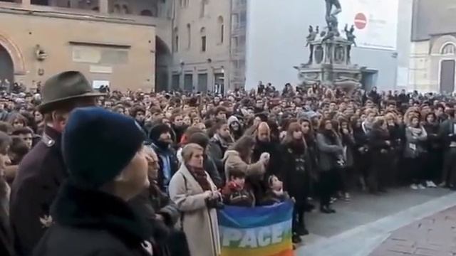 Flashmob "Je Suis Charlie" 10gen14 Bologna смотреть онлайн