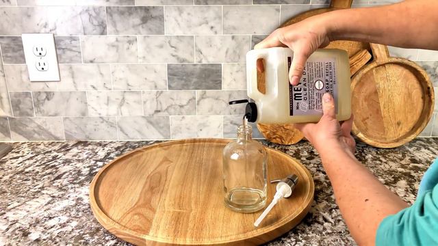 Mrs. Meyer's Lavender Hand Soap Refill - 33 fl. oz смотреть онлайн