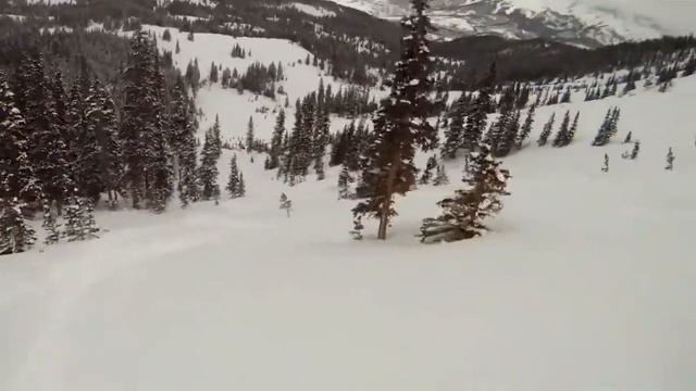 Лыжник улетел с обрыва