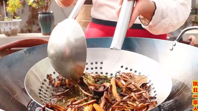 改艳做超好吃的肉末辣椒酱，做法简单，香辣开胃【陕北一家人】 смотреть онлайн