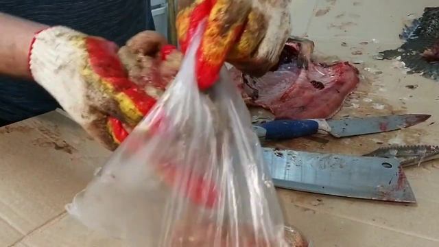 Рыбный рынок. как быстро почистить рыбу/Easy Fish cutting skills смотреть онлайн