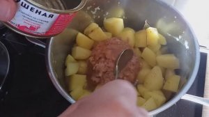 картошка с тушенкой по деревенский