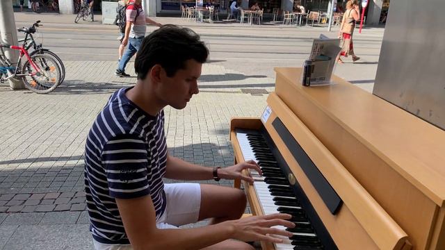 Yann Tiersen - Comptine D'un Autre Été Variations Street Piano Performance Karlsruhe смотреть онлайн