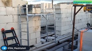 Как я решил проблему, с поднятием газоблоков на верхние ряды, без строительства лесов.