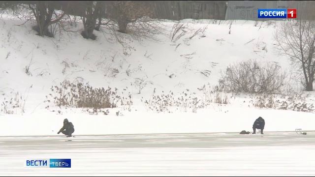 На водоемах Тверской области стремительно тает лед смотреть онлайн