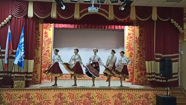МБУК КДЦ "Самарский", Ансамбль народного танца "Сударушка" - Молдавский танец "Ынвертита" смотреть онлайн