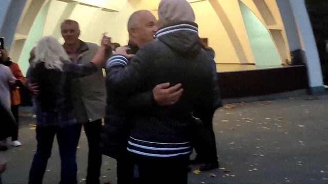 АХ, ТЮЛЬПАНЫ НЕЖНЫЕ ЦВЕТЫ! ТАНЦЫ ХАРЬКОВ УКРАИНА ОКТЯБРЬ 2023 смотреть онлайн