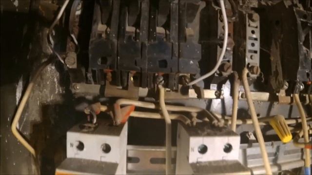 Замена старых автоматов на новые в этажном щите №2. #Реальный_электрик смотреть онлайн