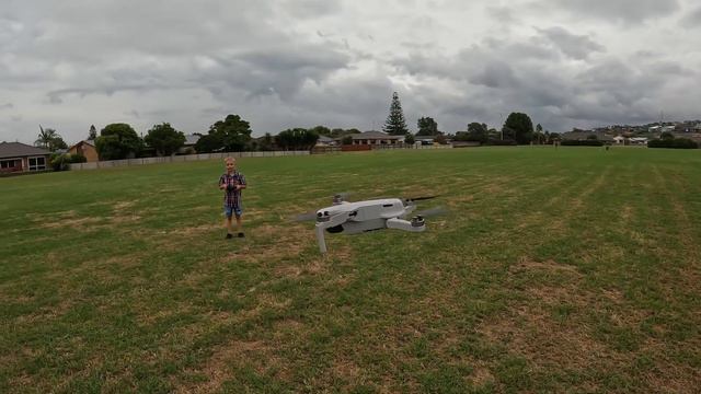 DJI Mini SE drone Quick Review and test смотреть онлайн