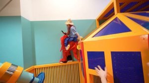 Экстремальные ПРЯТКИ  ВСЛЕПУЮ ! *Найди с ЗАКРЫТЫМИ ГЛАЗАМИ*