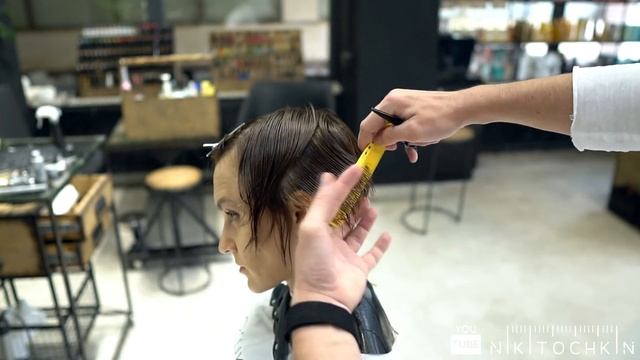 how to cut: round layers with triangular graduation, short women haircut смотреть онлайн