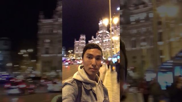 Near the palace and fountain of Cybele. Madrid, Spain/Возле дворца и фонтана Себелес. Мадрид, смотреть онлайн