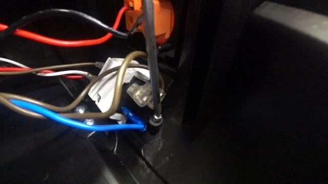 Удобный пылесос в столярном верстаке смотреть онлайн