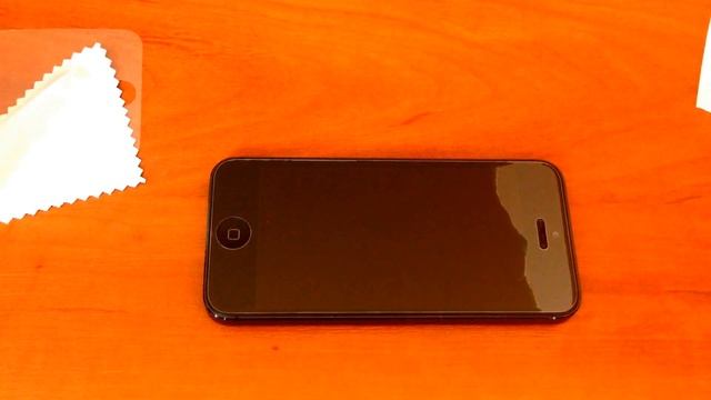 Поклейка защитного стекла на iPhone 5 смотреть онлайн