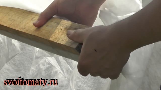 Как крепить укрывной материал на грядки смотреть онлайн