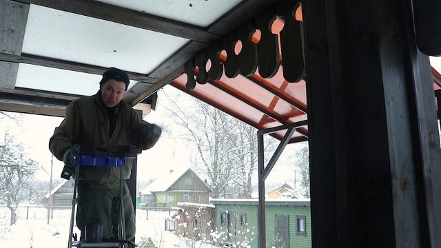 Разломал красивое крыльцо своего нового деревенского дома! смотреть онлайн