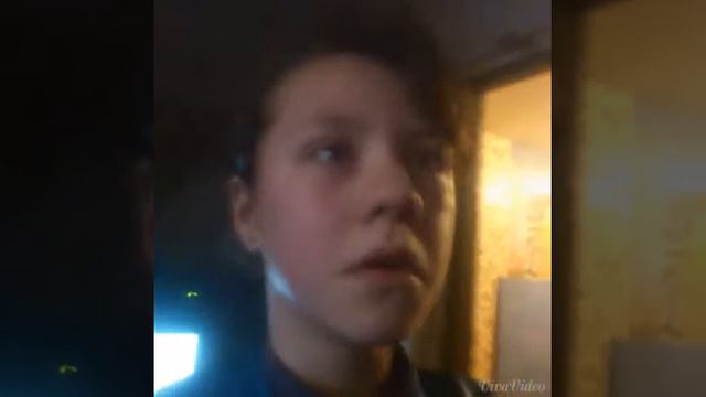 Что делает человек когда 1 дома смотреть онлайн