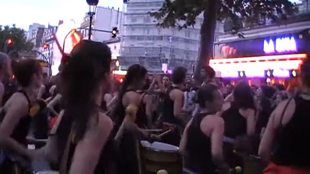 Ансамбль барабанщиков. г.Париж смотреть онлайн