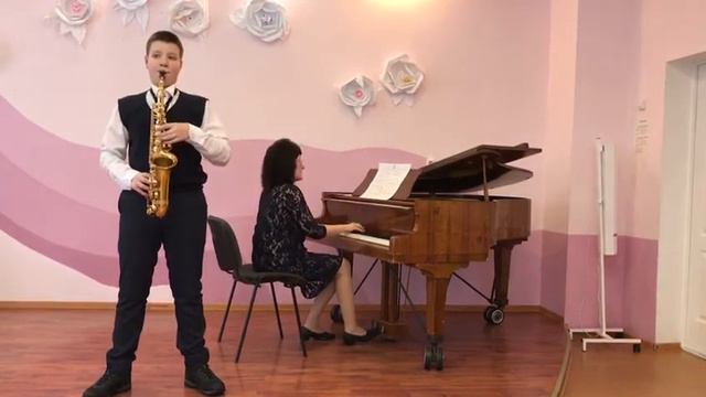 8) «Ой, задумал комарик» украинская народная песня, исполняет Максим Епифанов (саксофон) смотреть онлайн