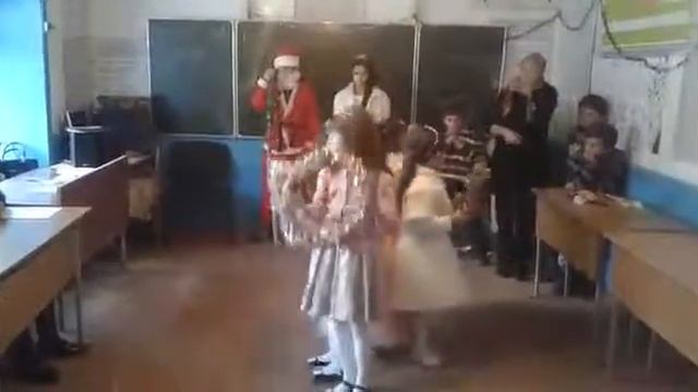 Аранская СОШ. Новогодний праздник в начальной школе 2016 смотреть онлайн