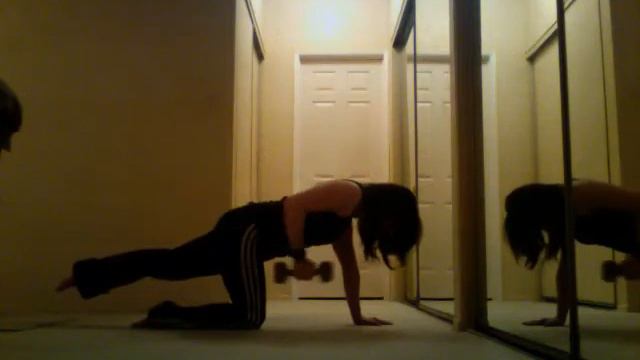 Teri Nakamura Teaches Quadruped Tricep Kickbacks смотреть онлайн